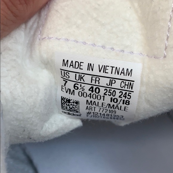 Shoes - Picture 3 of 8